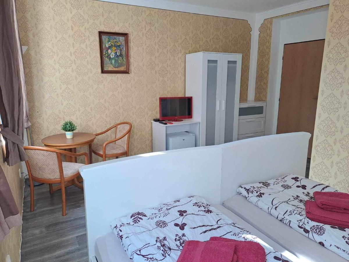 Konstantinovy Lázně Penzion U Jezera酒店 外观 照片